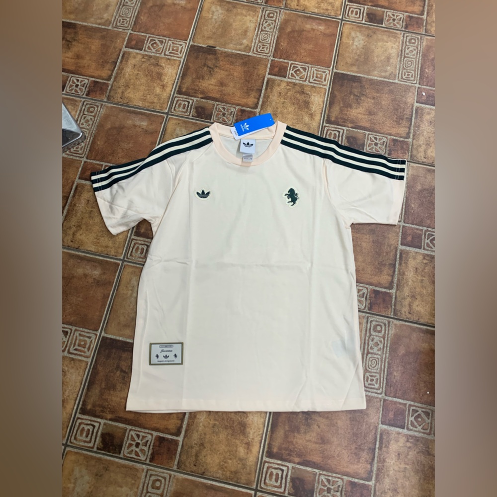 adidas Originals Juventus 2026 Classic 3 Stripe Culturewear jersey size M